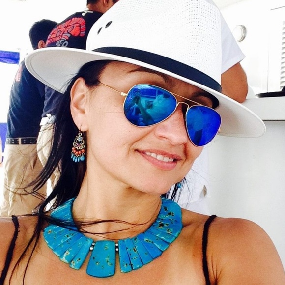 Meet your Posher, Monica - Picture 4 of 5